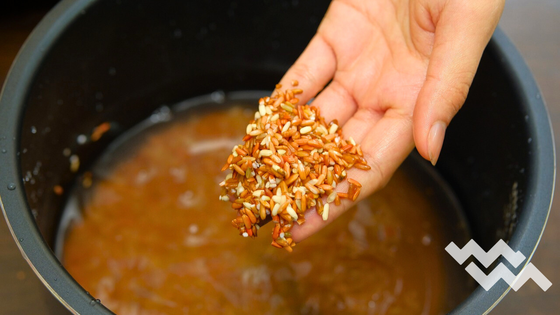 Is There a Benefit to Soaking Rice? How to Soak and Rinse Rice ...